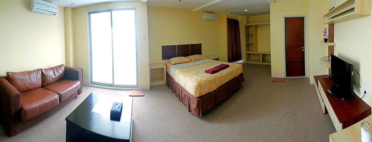 Hotel Golden Sky Pluit Jakarta Exterior foto
