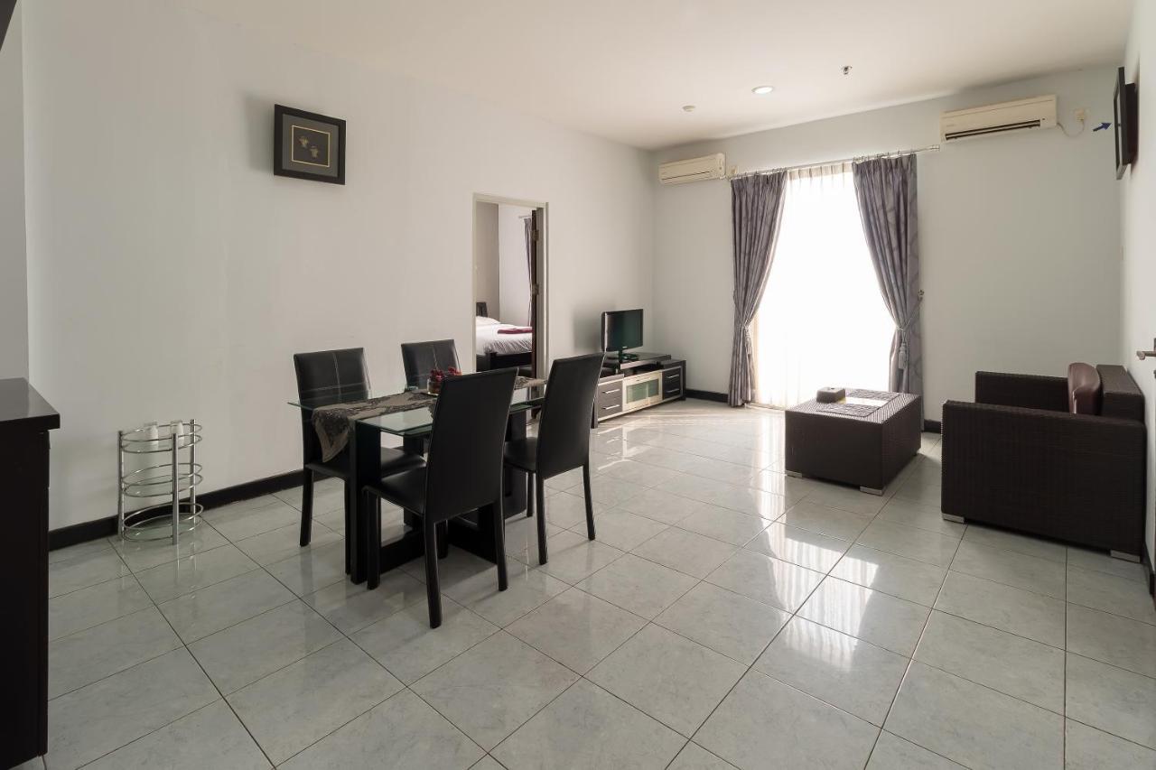 Hotel Golden Sky Pluit Jakarta Exterior foto