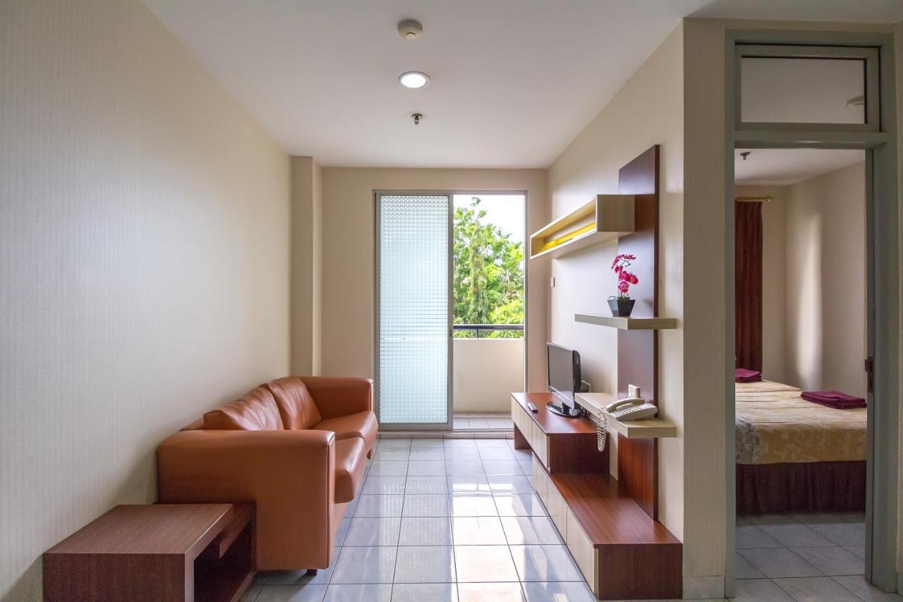 Hotel Golden Sky Pluit Jakarta Exterior foto