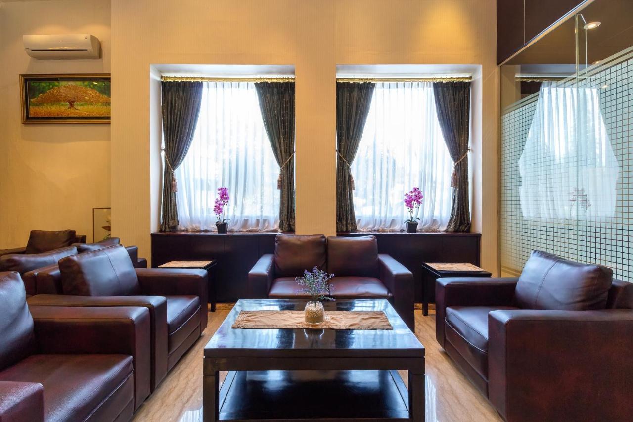 Hotel Golden Sky Pluit Jakarta Exterior foto