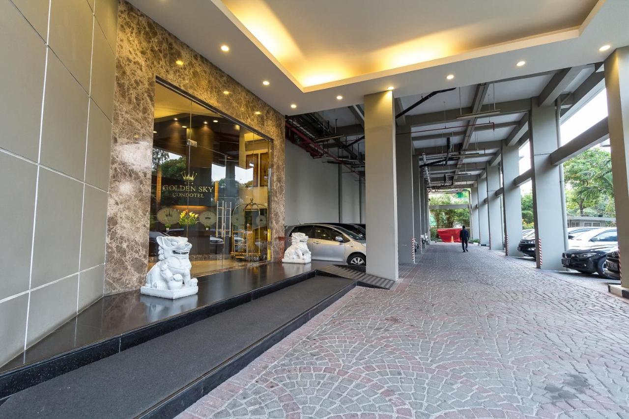 Hotel Golden Sky Pluit Jakarta Exterior foto